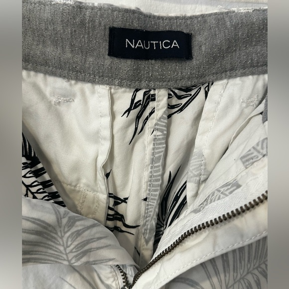 Nautica shorts in new condition size 32 - Picture 2 of 4